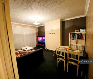 2 bedroom maisonette to rent - Photo 2