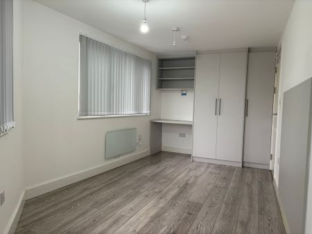 Northfield Avenue - Photo 3