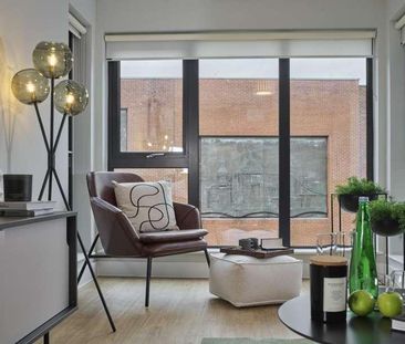 Newbury, Berkshire, RG14 - Photo 1