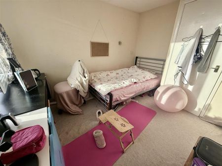 4 bedroom flat to rent - Photo 3