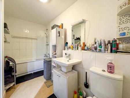 1 bedroom flat to rent - Photo 2