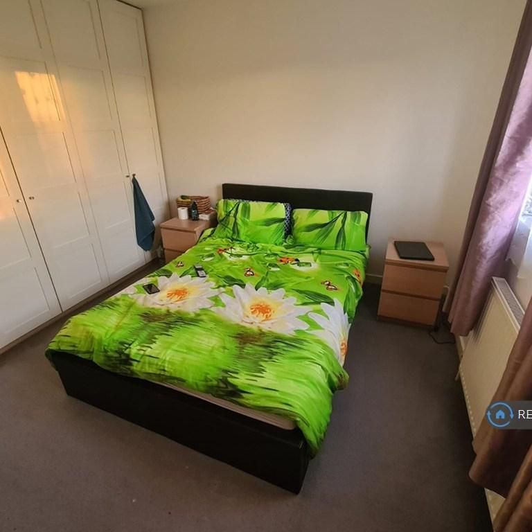 1 bedroom in a house share to rent - Photo 2