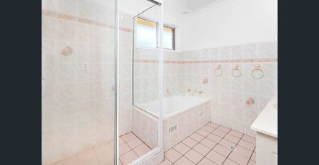 4 Bedrooms, 2 Living Areas - Photo 4