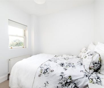 Munster Road, London, SW6 - Photo 1