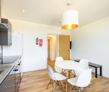 3 bedroom apartment to rent - Photo 6