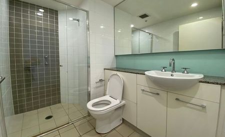 Stunning One Bedroom Apartment in Wolli Creek - Photo 5