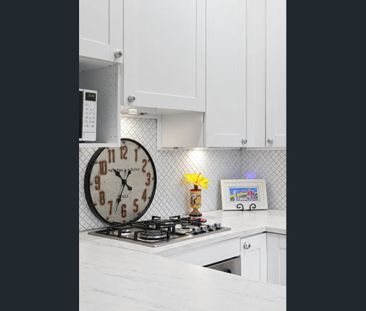 Modern 1 Bedroom Apartment with Secure Parking in a Convenient Wate... - Photo 6