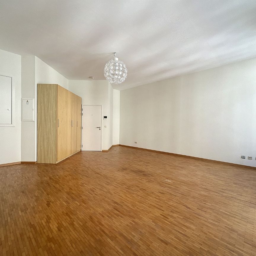 Studio met balkon te huur in Sint-Gillis - Photo 1