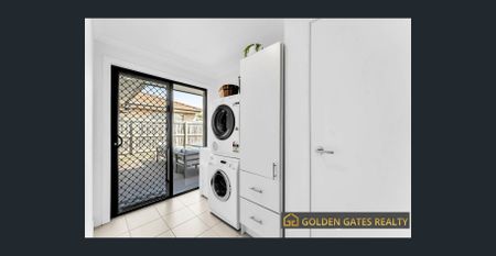 Gorgeous Family Home Situated on Corner Block. - Photo 2