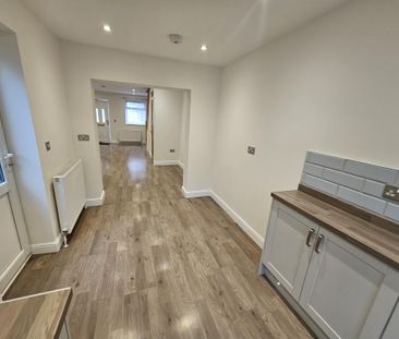 3 bedroom terraced house to rent - Photo 6