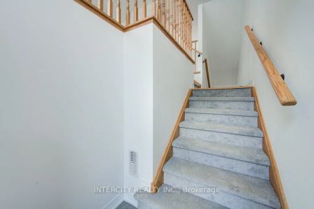 Property For Lease | X9049613 - Photo 5