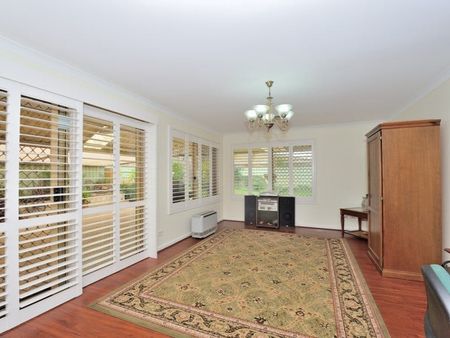 Stylish Family Home! - Photo 4