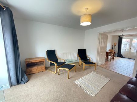 3 bedroom Town House to let - Photo 2