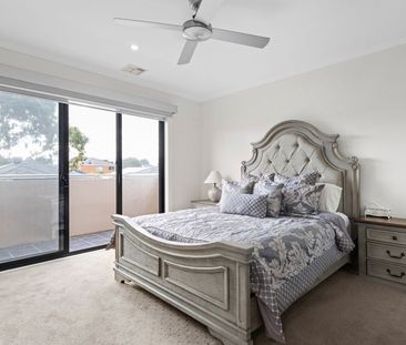 SPACIOUS FAMILY LIVING IN PRIME GREENVALE LOCALE - Photo 5