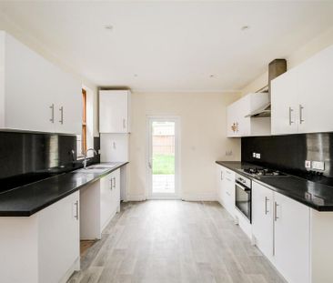 3 bedroom terraced house to rent - Photo 6
