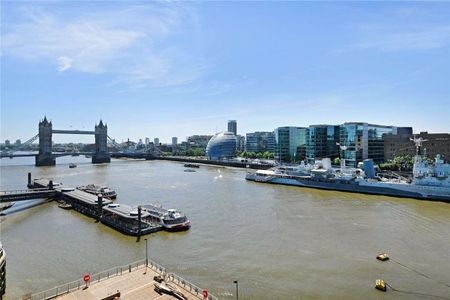 A beautifully appointed 3 bedroom, 3 bathroom sub penthouse apartment situated on the 6th floor of this modern development, located for the City, situated directly on the River Thames. - Photo 5