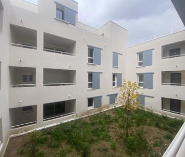 Location Appartement 3 pièces 71m² NIMES 30900 - Photo 3