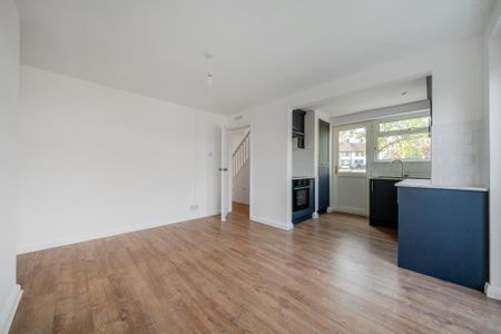 3 bedroom semi-detached house to rent - Photo 2