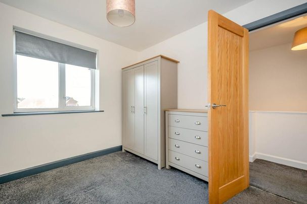 3 bedroom flat to rent - Photo 1