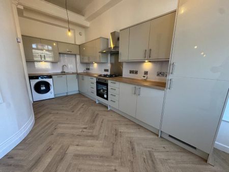 2 bedroom flat to rent - Photo 2