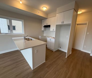 For Lease - 300 Mishi Private, Manor Park - Cardinal Glen and Area,... - Photo 4