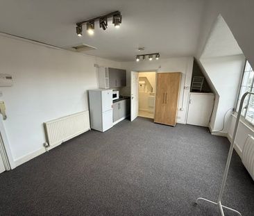 Studio Flat, Golders Green Road, NW11 - Photo 1