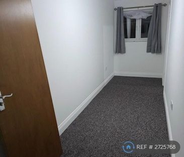 4 bedroom end of terrace house to rent - Photo 6