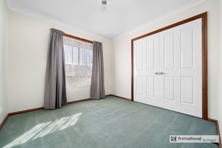 Sought-After Laffing Waters Estate - Photo 4