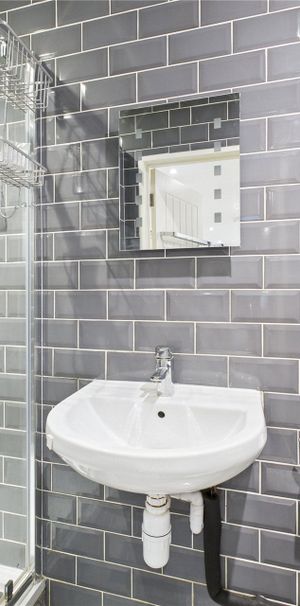 Owlsmoor Road, Sandhurst Owlsmoor Road, Sandhurst - Photo 1