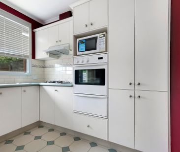 Spacious Three Bedroom Town House! - Photo 1