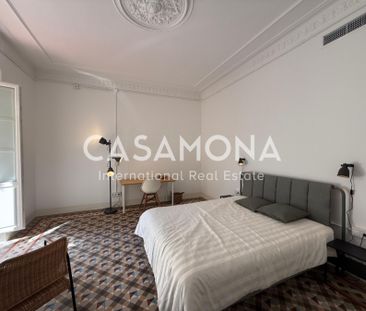 Spacious Designer Room with Balcony in 6-Bedroom El Born Apartment - Photo 1