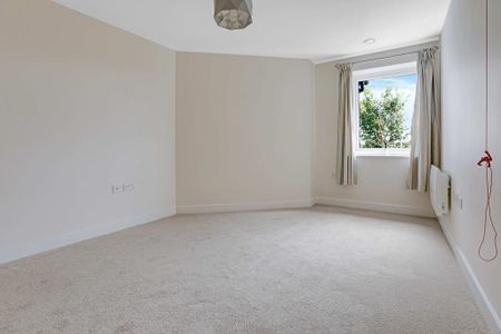 1 bedroom retirement property to rent - Photo 5