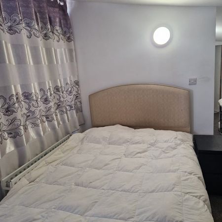 Room in a Shared House, St Michael Avenue, HA9 - Photo 4