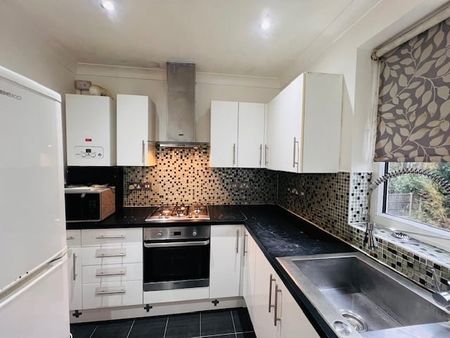 2 Bed Flat, High Street South, E6 - Photo 5