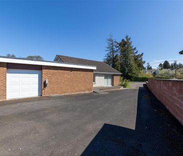 4 bedroom detached bungalow to rent - Photo 1