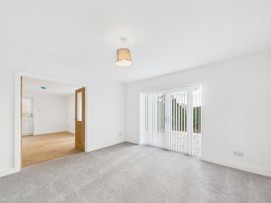 4 bedroom detached house to rent - Photo 1