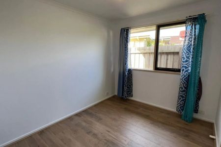 Charming Family Home in a Tranquil Court - Photo 4