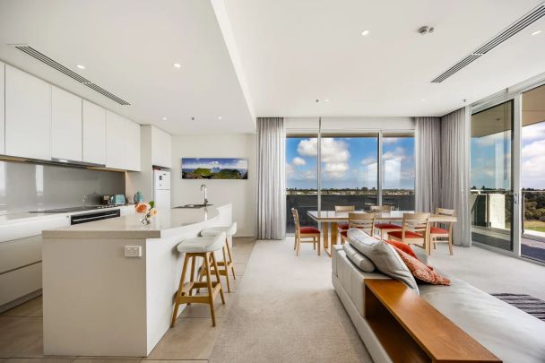 Embrace Northern Skies & City Lights From A Privileged Penthouse Position - Fully Furnished - Photo 1