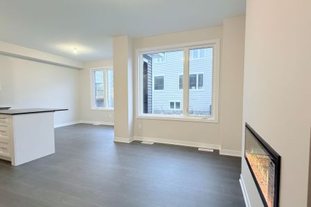 For Lease - 381 Les Emmerson Drive, Barrhaven, Ontario - Photo 2