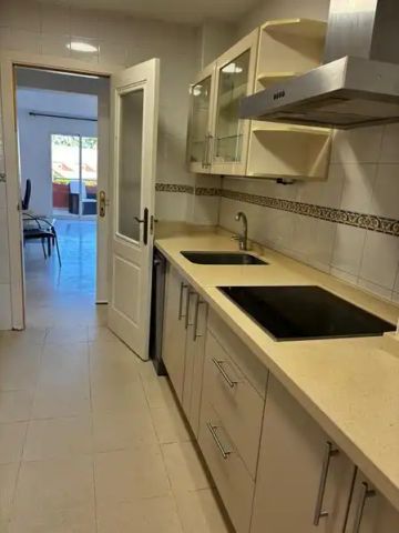 Dúplex de alquiler en Puerto de Estepona - Photo 3