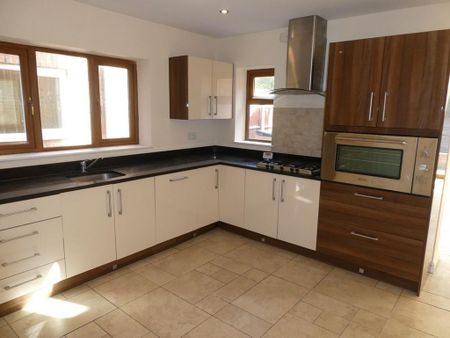 4 bedroom detached house to rent - Photo 5
