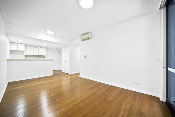 Courtyard| Floorboards | Side-By-Side Parking - Photo 1