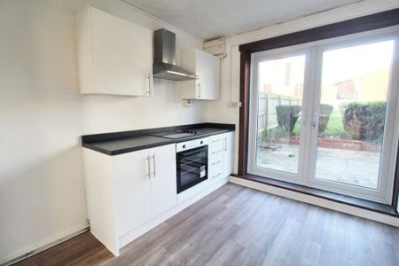 3 bedroom semi-detached house to rent - Photo 5