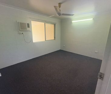 Convenient & Low-Maintenance Unit + Pool in Prime Rosslea Location! - Photo 5