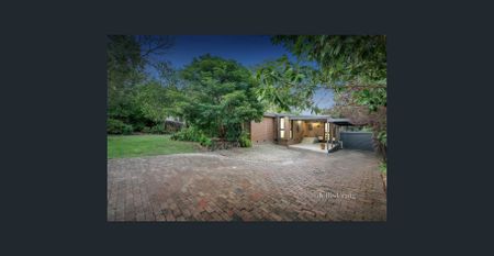 Expansive family entertainer in an idyllic leafy neighbourhood - Photo 3