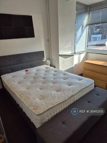 1 bedroom in a house share to rent - Photo 4