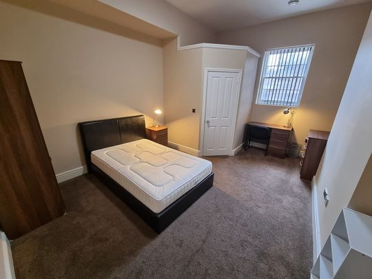 4 Bed Student Accommodation - Photo 1