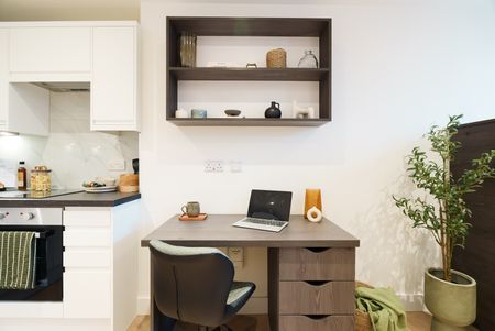 Apt 301, Churchill House Residence - Photo 4