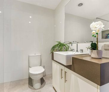 Light-Filled Apartment in Prime Beachside Location - Photo 5