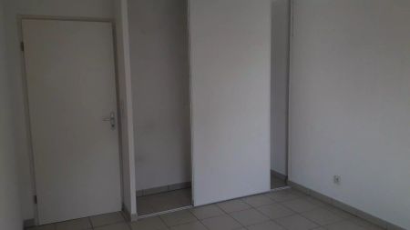 location Appartement T3 DE 66.39m² À ST PRIEST - Photo 3